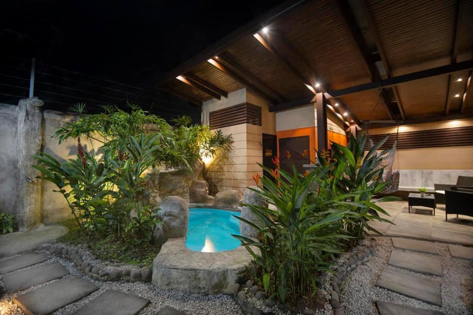 Elegant Villa In La Fortuna With Spacious Backyard Plus Very Private Pool & Parking Εξωτερικό φωτογραφία